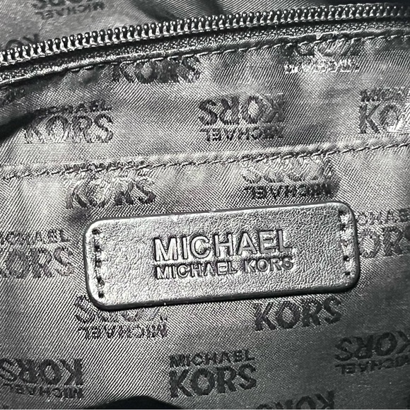 Michael Kors Bennet Large Black Tote - Picture 12 of 13